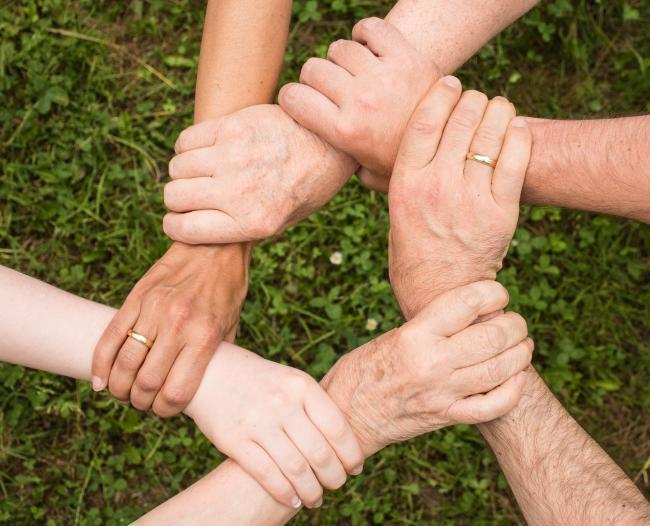 holding_hands